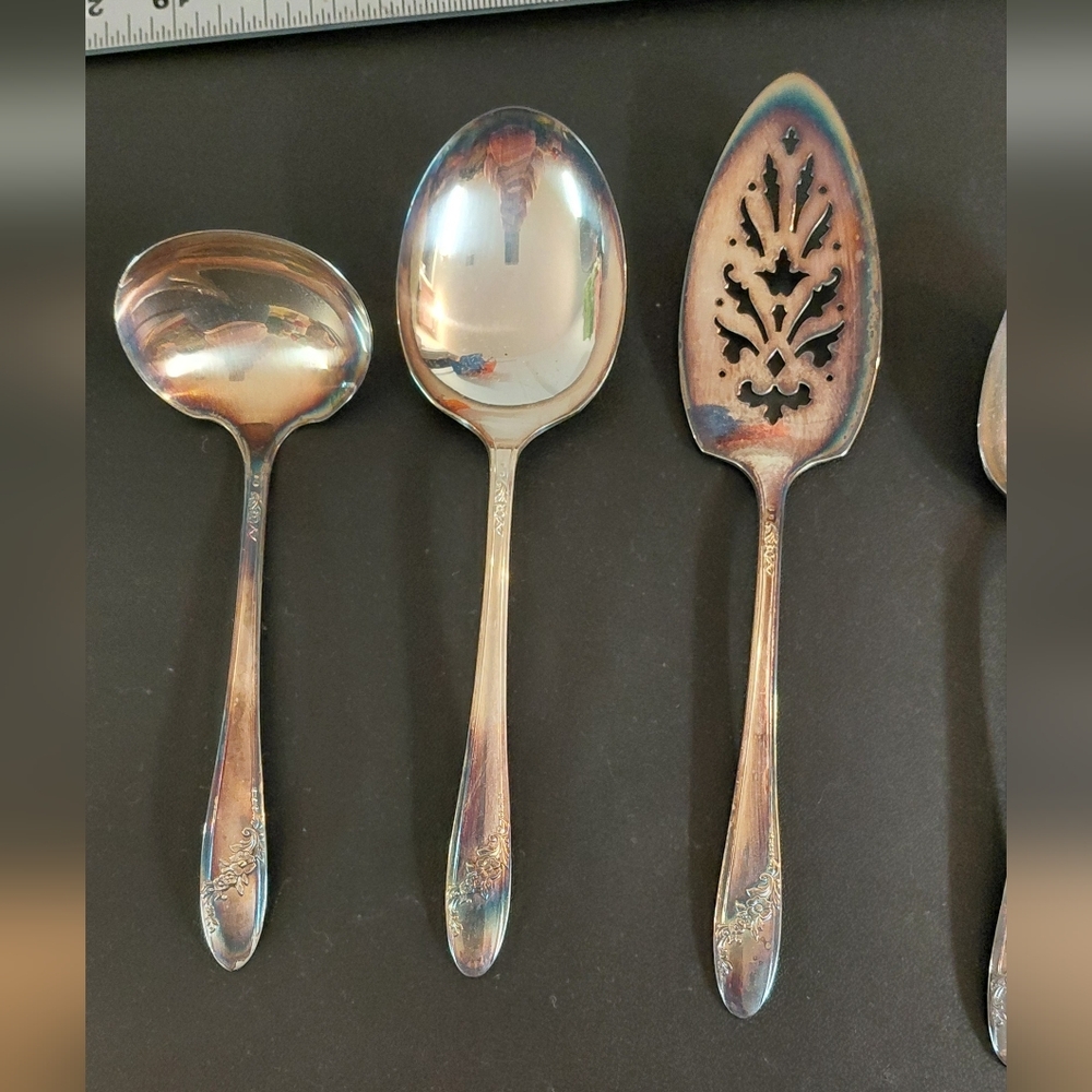 Oneida Community Tudor Plate Serving Utensils, Queen Bess  II